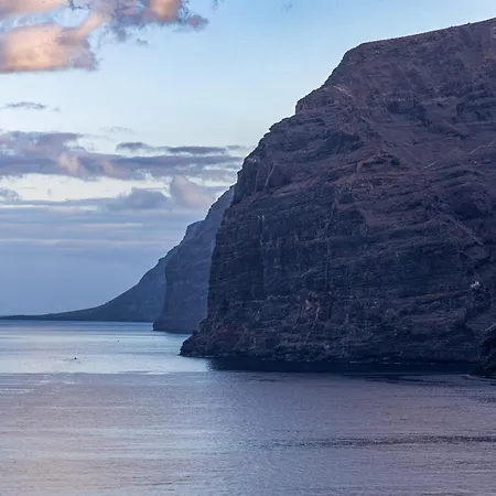 Gigantes Cliff House *