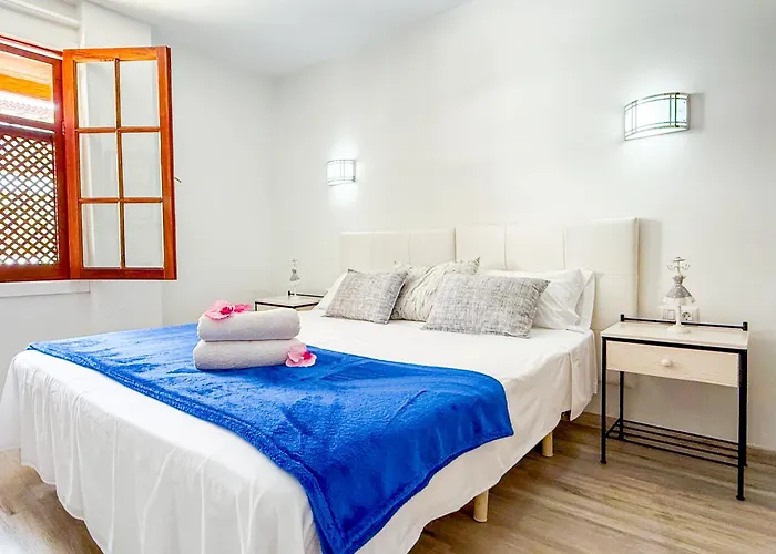 Gigantes Cliff House *