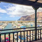 Gigantes Cliff House * Acantilado de los Gigantes