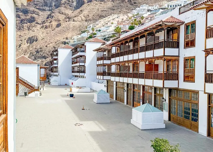 Gigantes Cliff House * Acantilado de los Gigantes